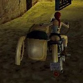 Lara sur sa moto (9 Ko)