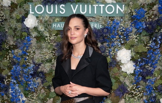 Alicia Vikander en Louis Vuitton