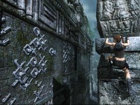 Lara peut escalader librement tous les murs qui s'y prtent